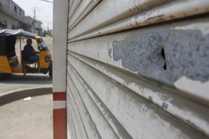 Varios locales del sector tienen orificios de bala por los atentados de los ‘vacunadores’.