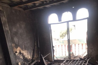 El interior del apartamento quedó totalmente incinerado, ninguna pertenencia pudo rescatarse.