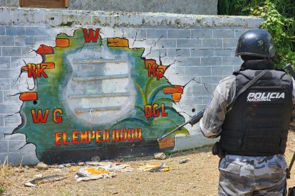 Este tipo de dibujos que resaltan al criminal se ven en muros del barrio Tripa de Pollo.