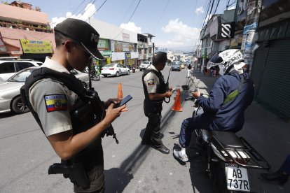 Policías realizan operativos en los puntos más conflictivos de La Roldós.