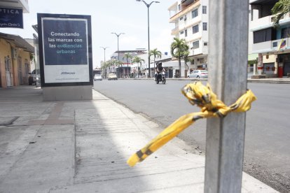 En Portete y la 12, este domingo aún estaba parte de la cinta utilizada para impedir el paso a peatones.