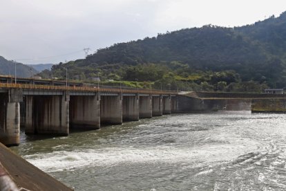 La central hidreléctrica Coca Codo Sinclair necesita de la fuerza del agua para dar electricidad.