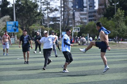 Habitantes de Quito salieron a divertirse para olvidar un momento la crisis energética.