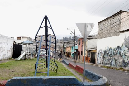 Las calles de este popular barrio del sur de Quito esconden un santuario de La Blanquita, conocido como La Vela Mágica.
