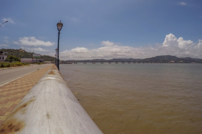 El sismo tuvo lugar 17 km al sur de la ciudad de Bahía de Caráquez.