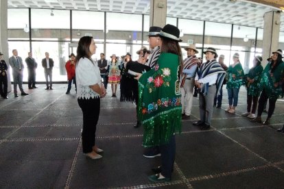 En la Plaza Grande de Quito hicieron la invitación al alcalde de la ciudad.