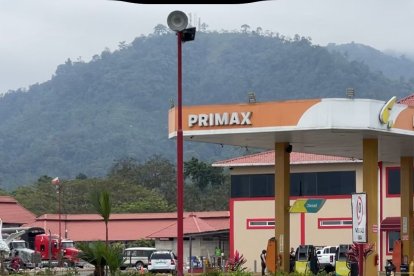 La policia llegó al lugar para recabar evidencias.