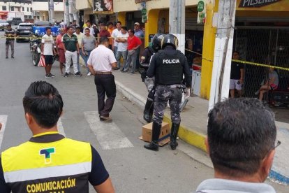 La parte de la mujer fue hallado, aproximadamente a las 09:00 del miércoles 30 de octubre, en el sector 5 Esquinas, en pleno centro y casco comercial de Tosagua.