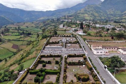 Vista panorámica del camposanto. Es visitado sobre todo en el feriado de Difuntos.