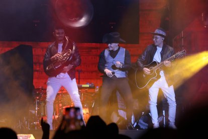 El artista colombiano Luis Alfonso interpretó todos sus éxitos.