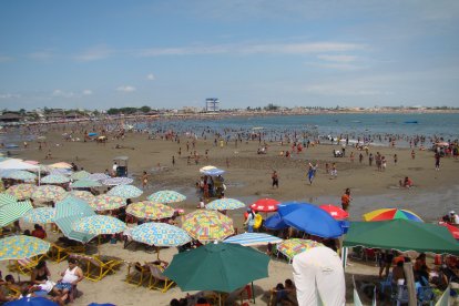 En Playas anhelan reactivar la economía en este feriado. Aún queda tiempo para los comerciantes.