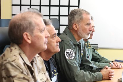 El rey de España, Felipe VI, preside el comité de crisis instalado por la emergencia en Valencia.