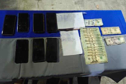 Como parte de la evidencia también hallaron dinero en efectivo.