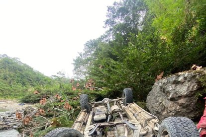 Así terminó el vehículo que se precipitó desde el puente de la vía Méndez - Cuenca.