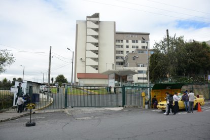 La víctima se recupera en el Hospital Enrique Garcés.