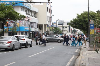 Ha vuelto la afluencia de tráfico y peatones en esta arteria, lo que beneficia a los comerciantes del sector.