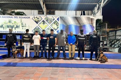 Cinco personas fueron detenidas por este hecho.