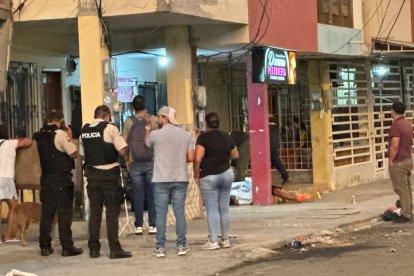 Manta se 'tiñó' de rojo sangre.