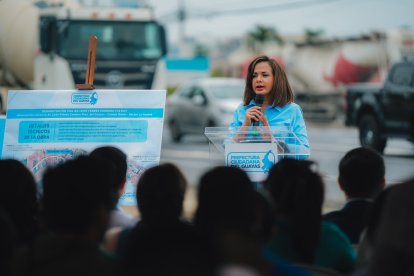 Marcela Aguilaña hizo la entrega formal al Ministerio de Transporte y Obras Públicas