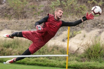 Javier Burrai está recuperado y volvería a la titularidad de Barcelona.