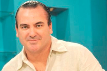 Gustavo Navarro, animador de diferentes programas de entretenimiento, uno de ellos ‘Guayaquil Caliente’, y luego, en los últimos siete años, como presentador de noticias.