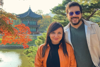 Jorge Ulloa al lado de su pareja, Nathaly Jiménez.