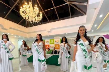Las chicas se están preparando para el 9 de noviembre.
