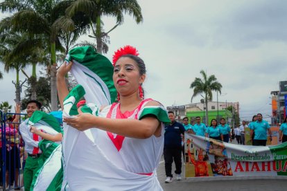 Desfiles y fiesta por Santa Elena.
