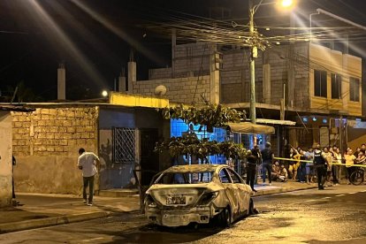 Agentes de Criminalística acordonaron el área y recolectaron varios indicios balísticos en la escena del crimen.