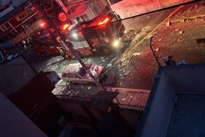 Partes de la vivienda y enseres salieron 'volando' hacia la calle.