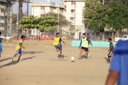 Nicole Moncayo es la única mujer del equipo y juega durísimo.