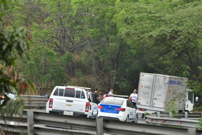 Una unidad móvil de Medicina Legal arribó al sitio para retirar el cadáver.