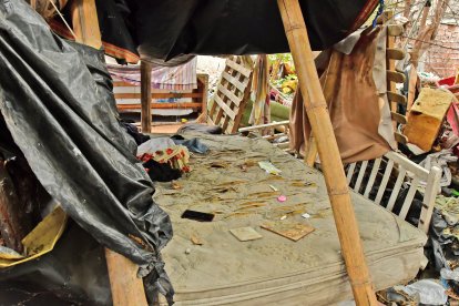 En el sitio, al igual que la mujer, otras personas solían descansar y consumir sustancias.