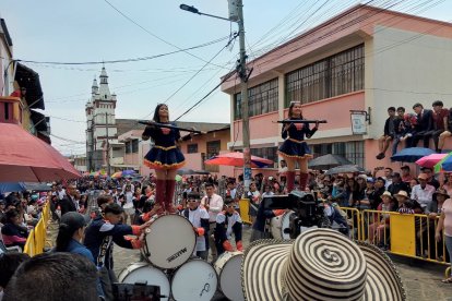 204 años por lo alto en Guaranda.