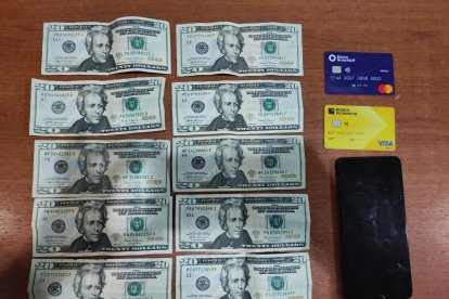 En posesión del ladrón se encontró dinero en efectivo y tarjetas de debito sustraídas.