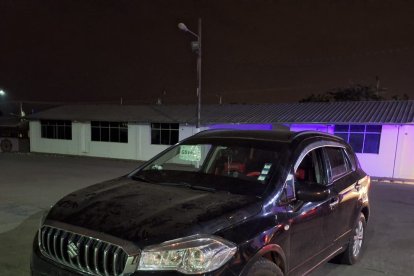 En el vehículo que andaban los sospechosos hallaron manchas de sangre.