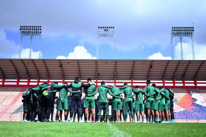 Bolivia cumple con sus entrenamientos en el estadio de El Alto.