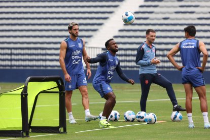ESTADIO CAPWELL GUAYAQUIL ENTRENAMIENTO DE LA SELECCION DE ECUADOR FECHA :06/11/2024 PERIODISTA:JERSON RUIZ AG-PERIODISTA AG-GUAYAQUIL AG-GRANASA