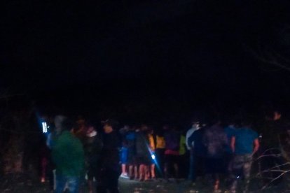 Moradores salieron a ver el cadáver, para poder identificarlo.