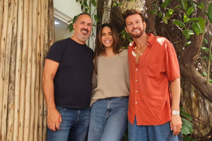 Axel y Valeria Gutiérrez compartieron de un almuerzo con amigos