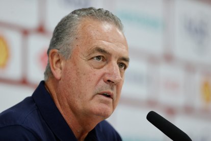 El DT Gustavo Alfaro, en rueda de prensa.