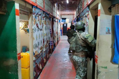 Militares requisaron la cárcel de Esmeraldas.