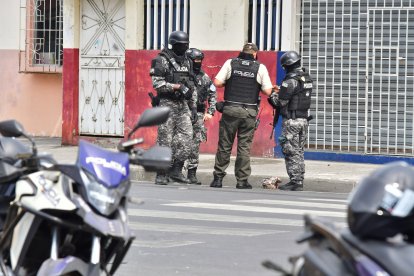 La mañana de ayer, la Policía atendió una falsa alarma de explosivos, por un paquete abandonado en el mismo sector.