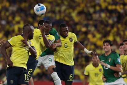 Ecuador enfrenta a Bolivia en el estadio Monumental de Guayaquil.