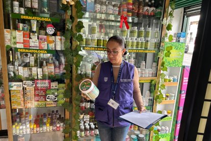 Personal del Arcsa examinó cada lote de este producto.