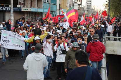 Organizaciones sociales recorres las calles de Quito.