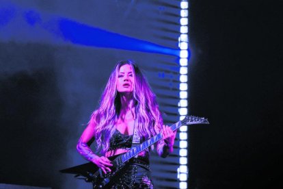 La guitarrista Kiki Wong cautivó al público con un toque electrónico en la cacnión ‘Beguiled’.