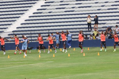 La Tri entrenó este 16 de noviembre en el Capwell.