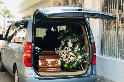 Los hijos de la mujer murieron en el sitio. Ella, en cambio, en el hospital.