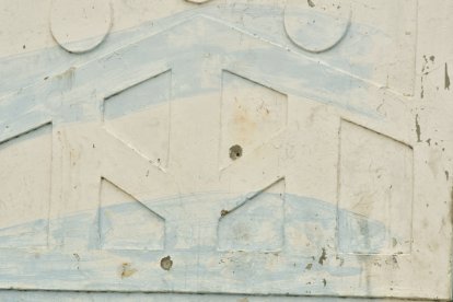 En el sitio aún quedaban los orificios provocados por los proyectiles.